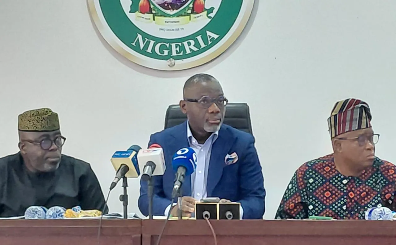 Governor dapo abiodun holding the ogun state 2026 appropriation bill.